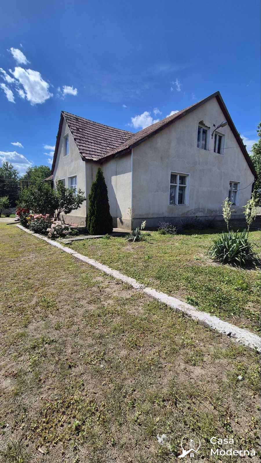 Spre  vînzare clădire comercială cu apartament în centrul satului Zîrnești — afacere la cheie