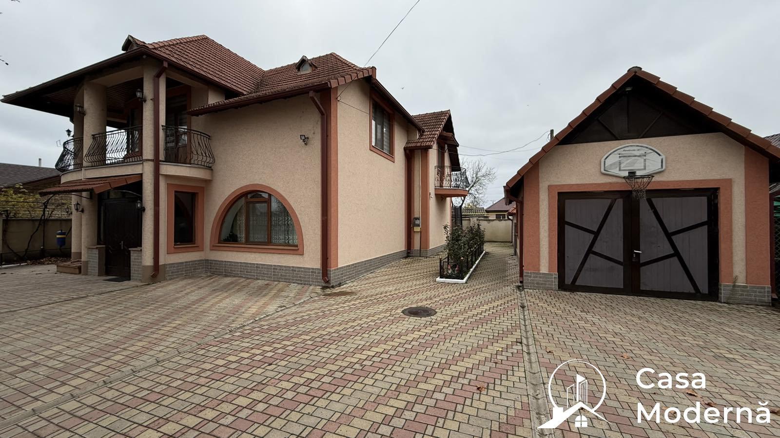 For Sale – 2-Level House, City Center